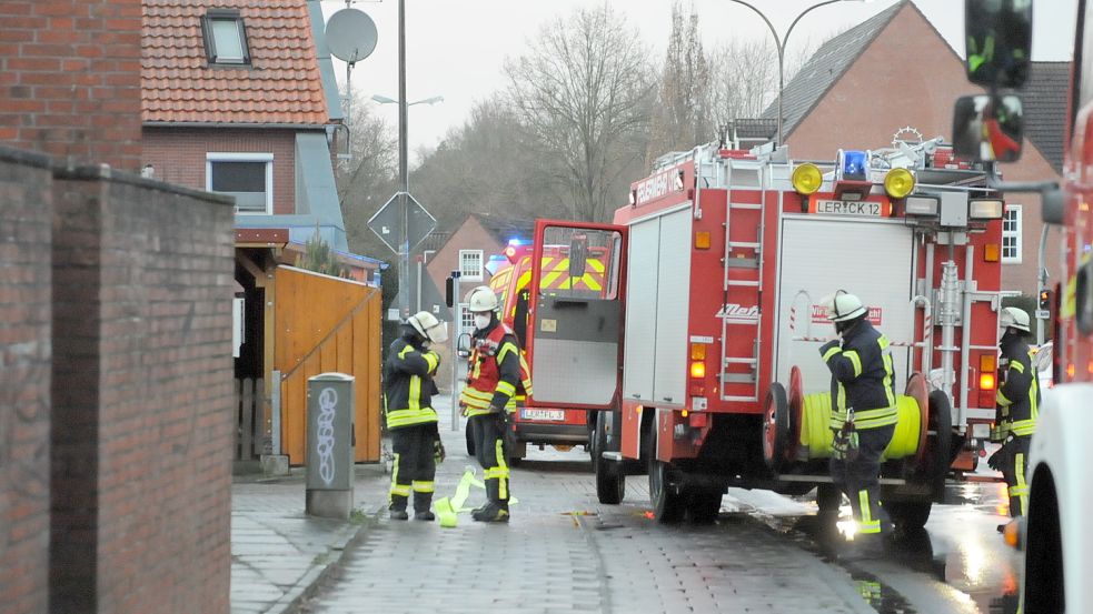 Feuerwehr rückt zu vermeintlichem Kellerbrand in Leer aus Ostfriesen