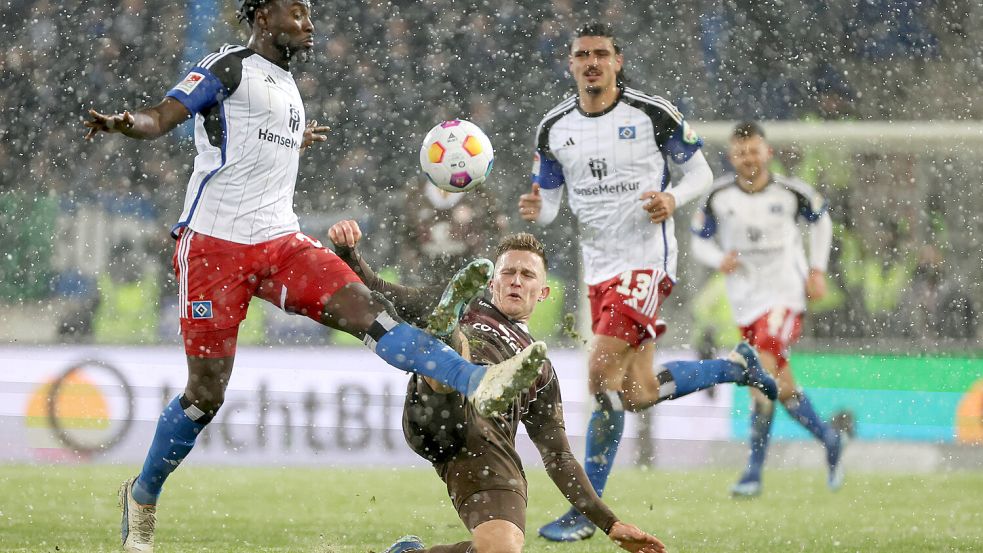 Hamburg Trotz 0 2 Rückstand und Eigentor des Jahres HSV holt Remis