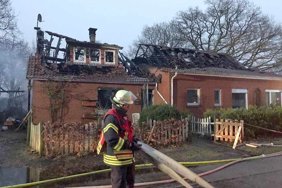 Feuer In Detern Wohnhaus Brennt Komplett Aus Ostfriesen Zeitung