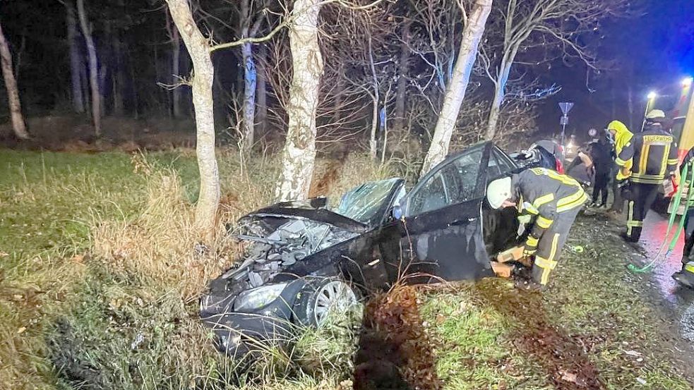 Unfall In Berumbur Auto Prallt Gegen Baum J Hrige Schwer Verletzt