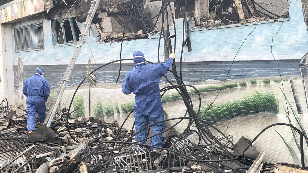 Gebäude einsturzgefährdet Ermittlungen nach Brand in Emder Bürgerbad