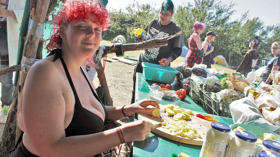 Sylt Kochen Im Protestcamp Der Punks Auf Sylt So Sieht Der Alltag Aus