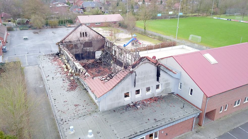 Großbrand zerstört Halle Wie geht es mit dem Sportbetrieb bei