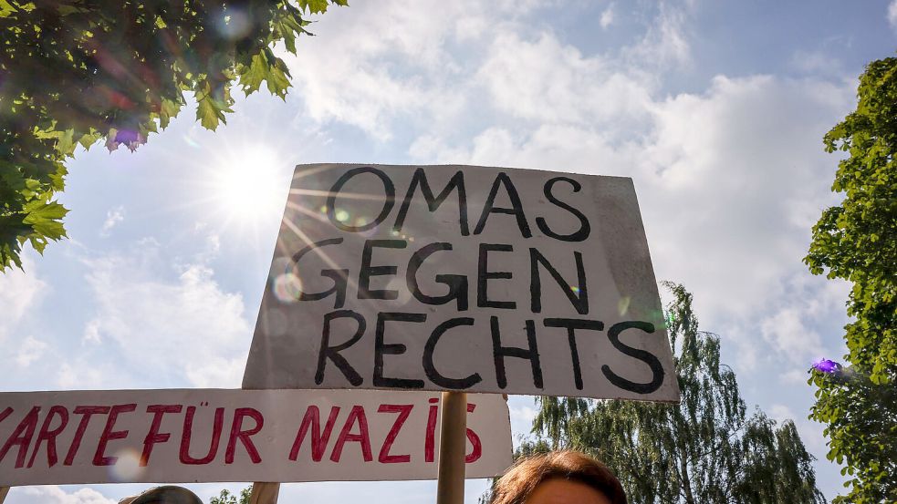 Demo gegen Bürgerdialog Proteste und Provokationen AfD Bürgerdialog