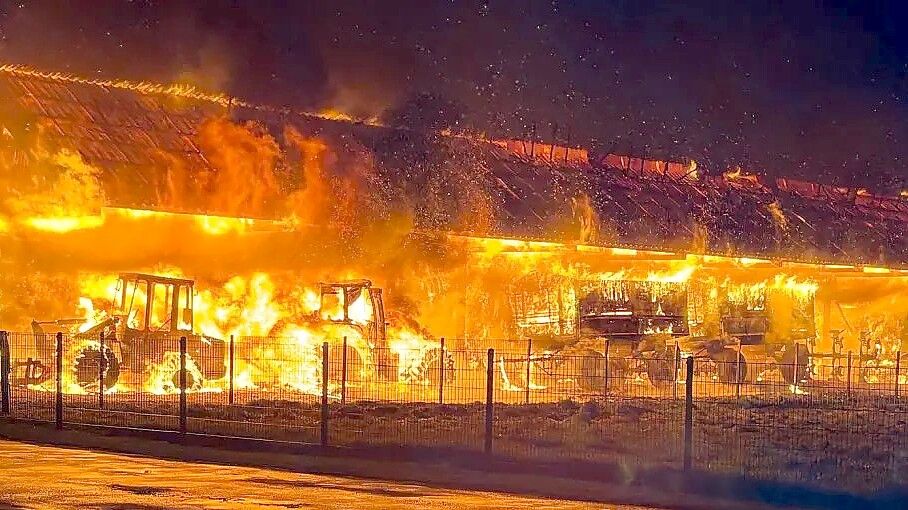 Euro Schaden Feuer Zerst Rt Lagerhalle Auf Bauernhof In Werlte