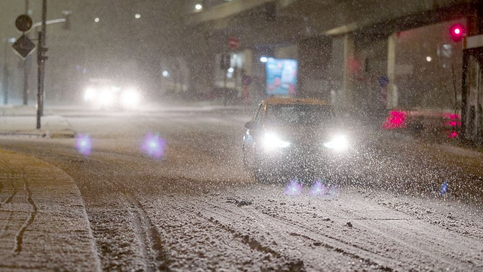 Verkehr in Deutschland Unfälle auf glatten Straßen DWD erwartet