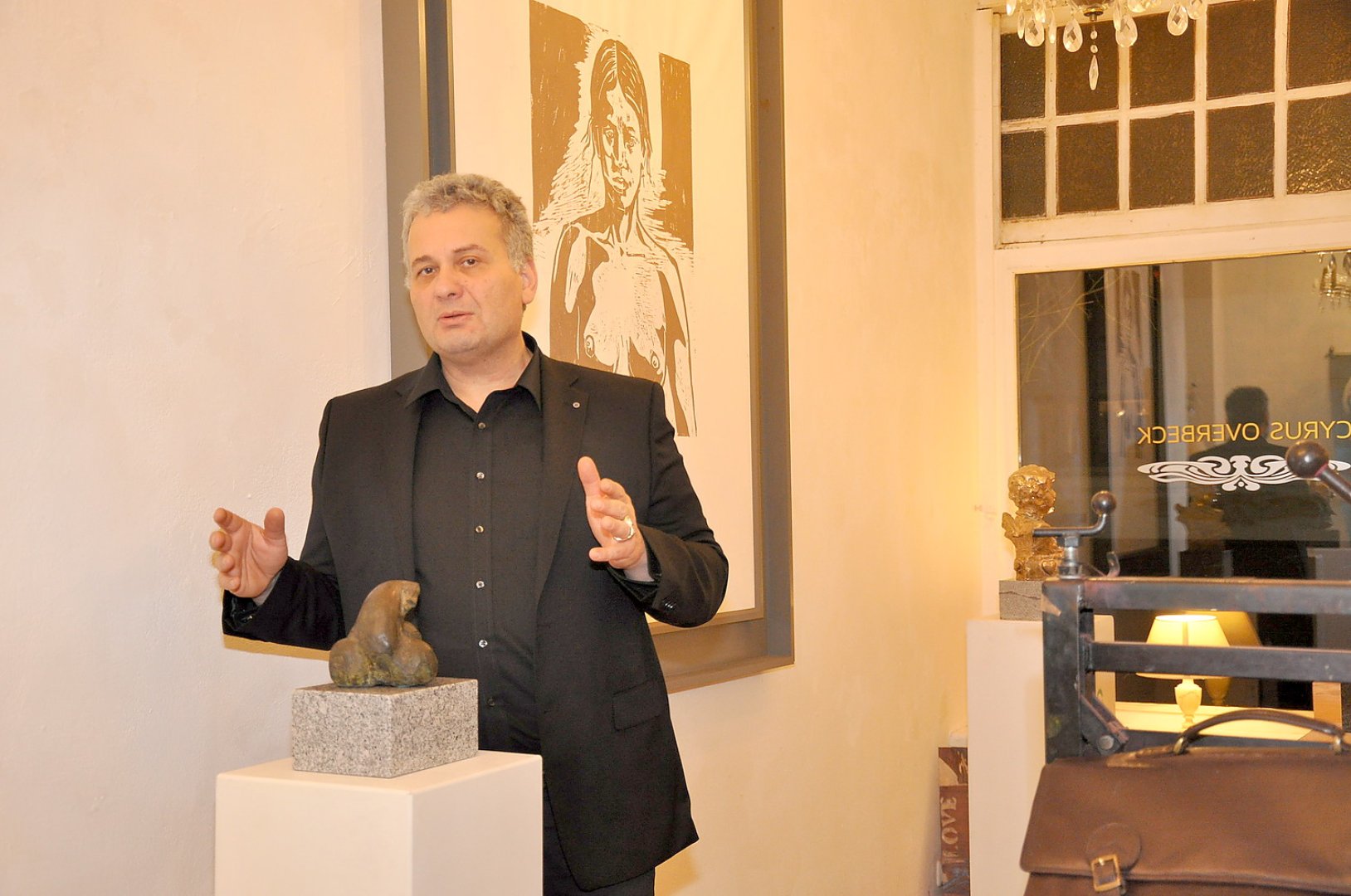 Cyrus Overbeck schafft im Atelier Meisterwerke - Bild 1