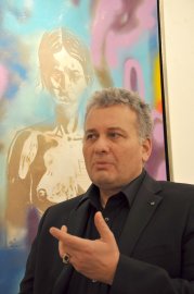 Cyrus Overbeck schafft im Atelier Meisterwerke - Bild 2