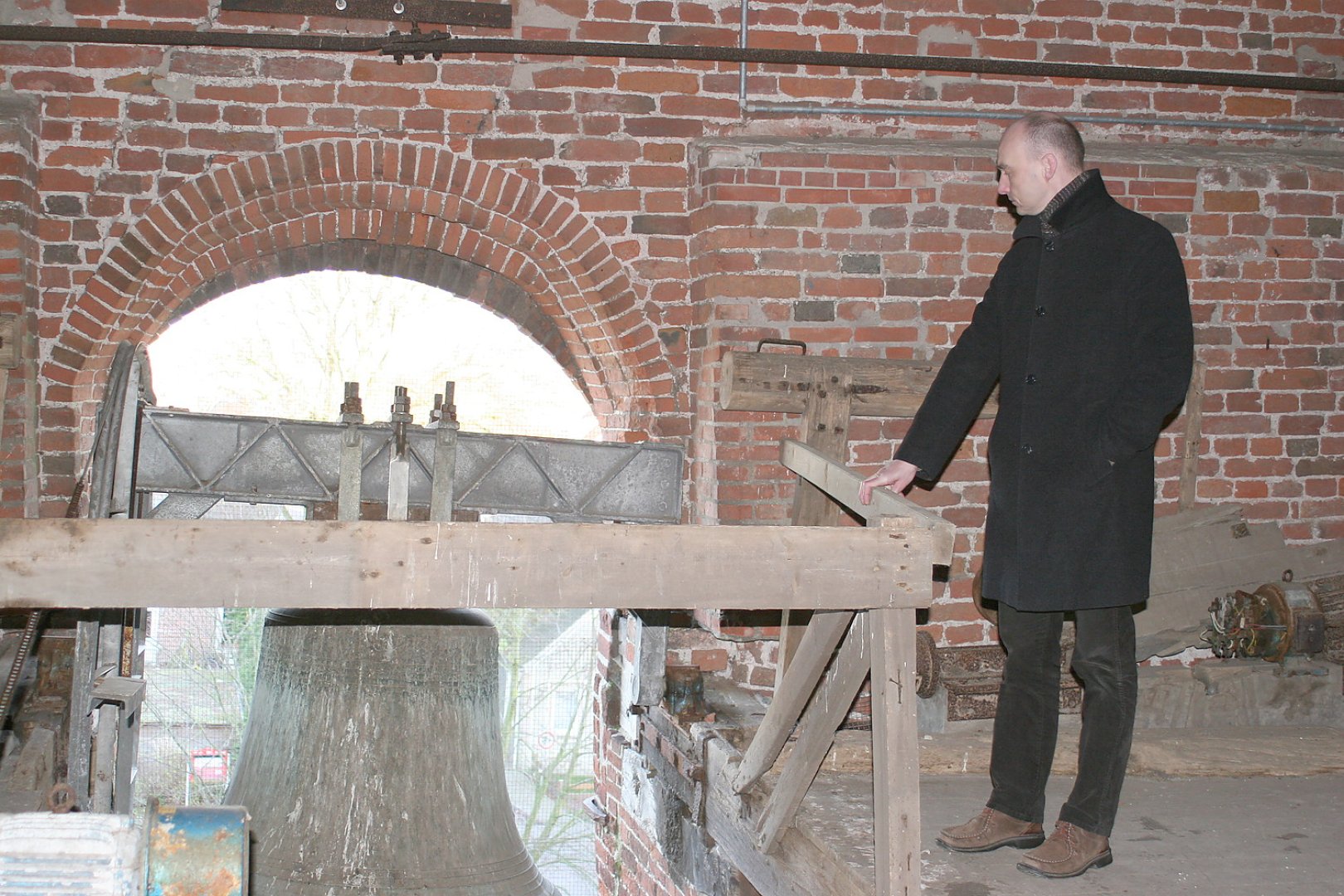 Die Glocken im Turm der Suurhuser Kirche - Bild 1