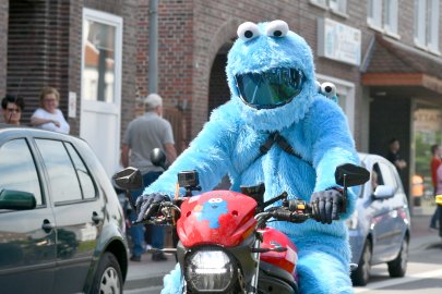 Mindestens 15.000 Motorradfahrer fuhren für Kilian - Bild 4