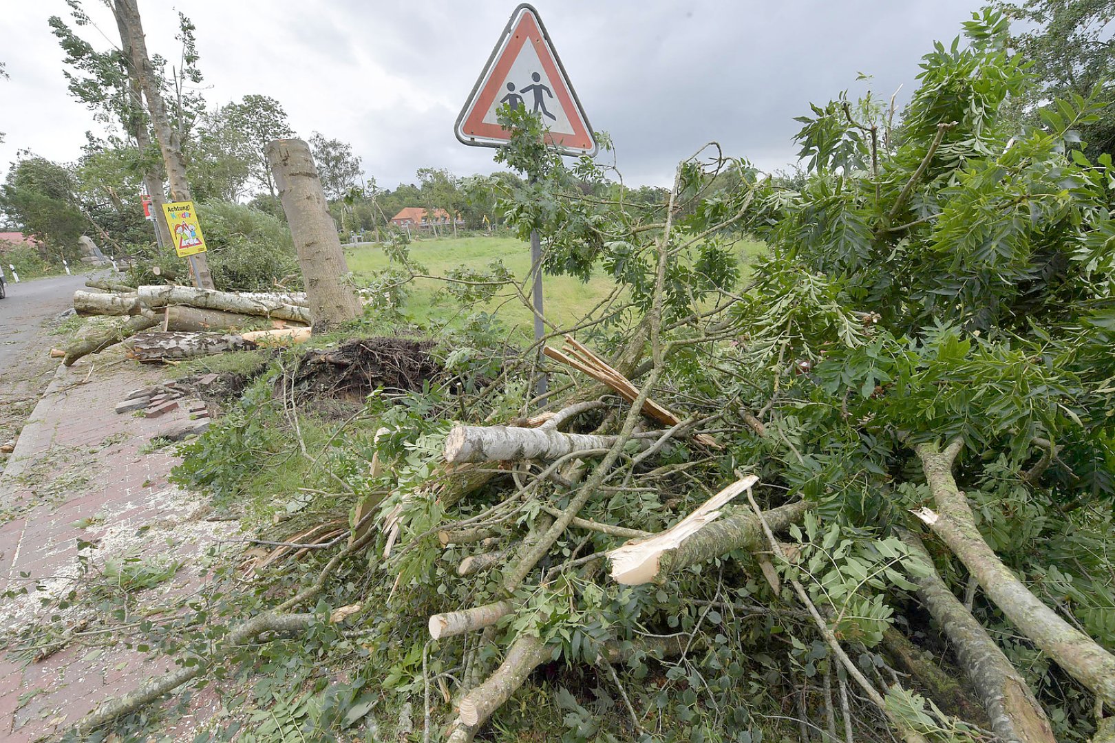 Tornado fegt über Ostfriesland - Bild 2