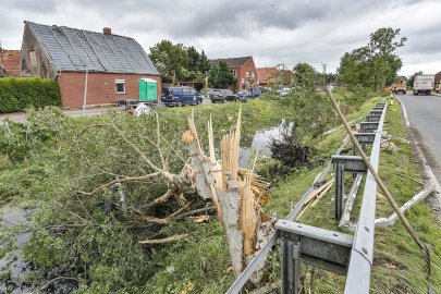 Tornado fegt über Ostfriesland - Bild 11