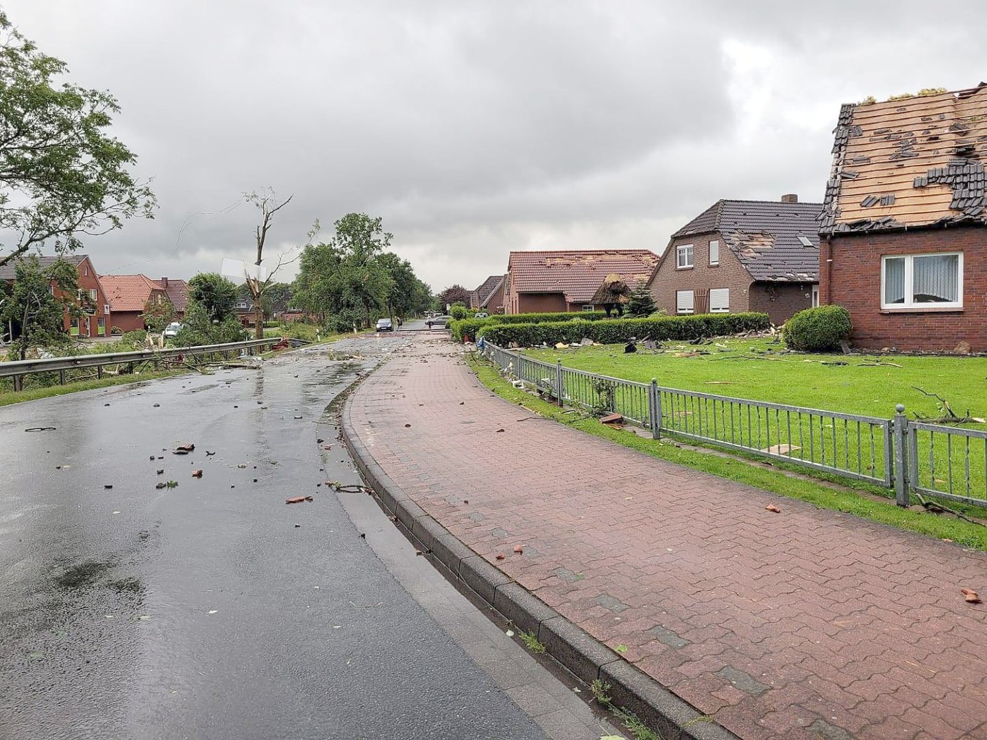 Tornado fegt über Ostfriesland - Bild 19