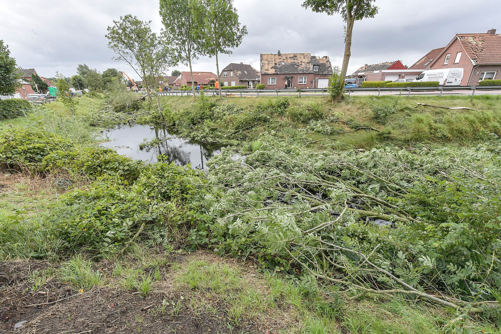 Tornado fegt über Ostfriesland - Bild 24