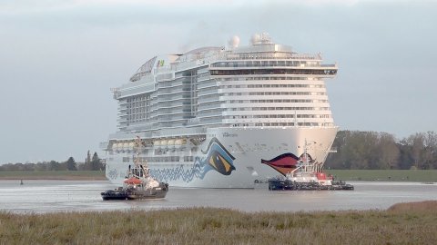 "Aida Cosma" auf dem Weg zur Nordsee - Bild 3