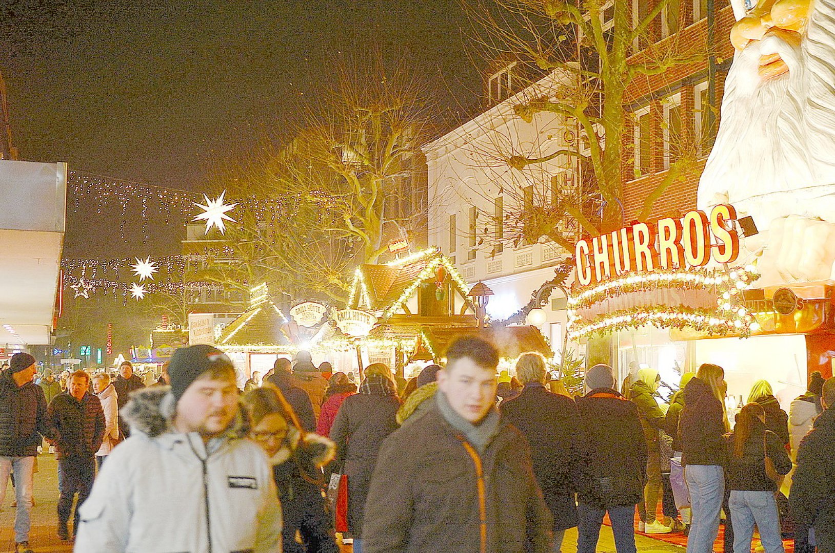 Viele Besucher in der Mühlenstraße  - Bild 7