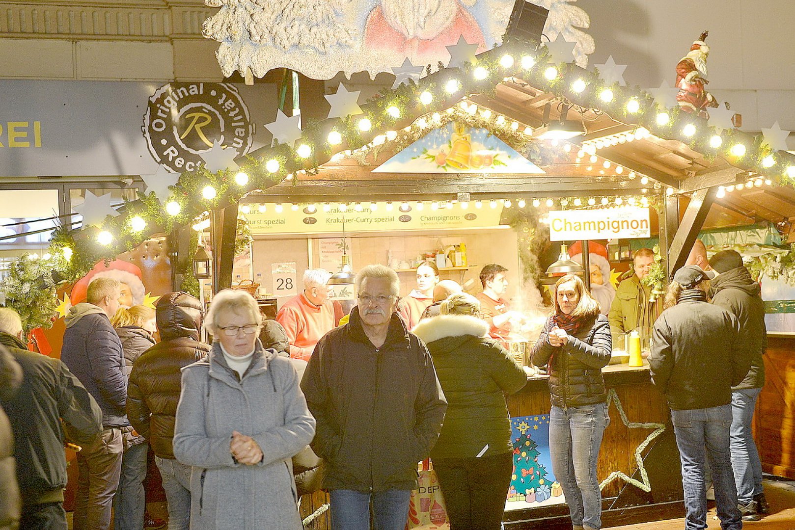 Viele Besucher in der Mühlenstraße  - Bild 8