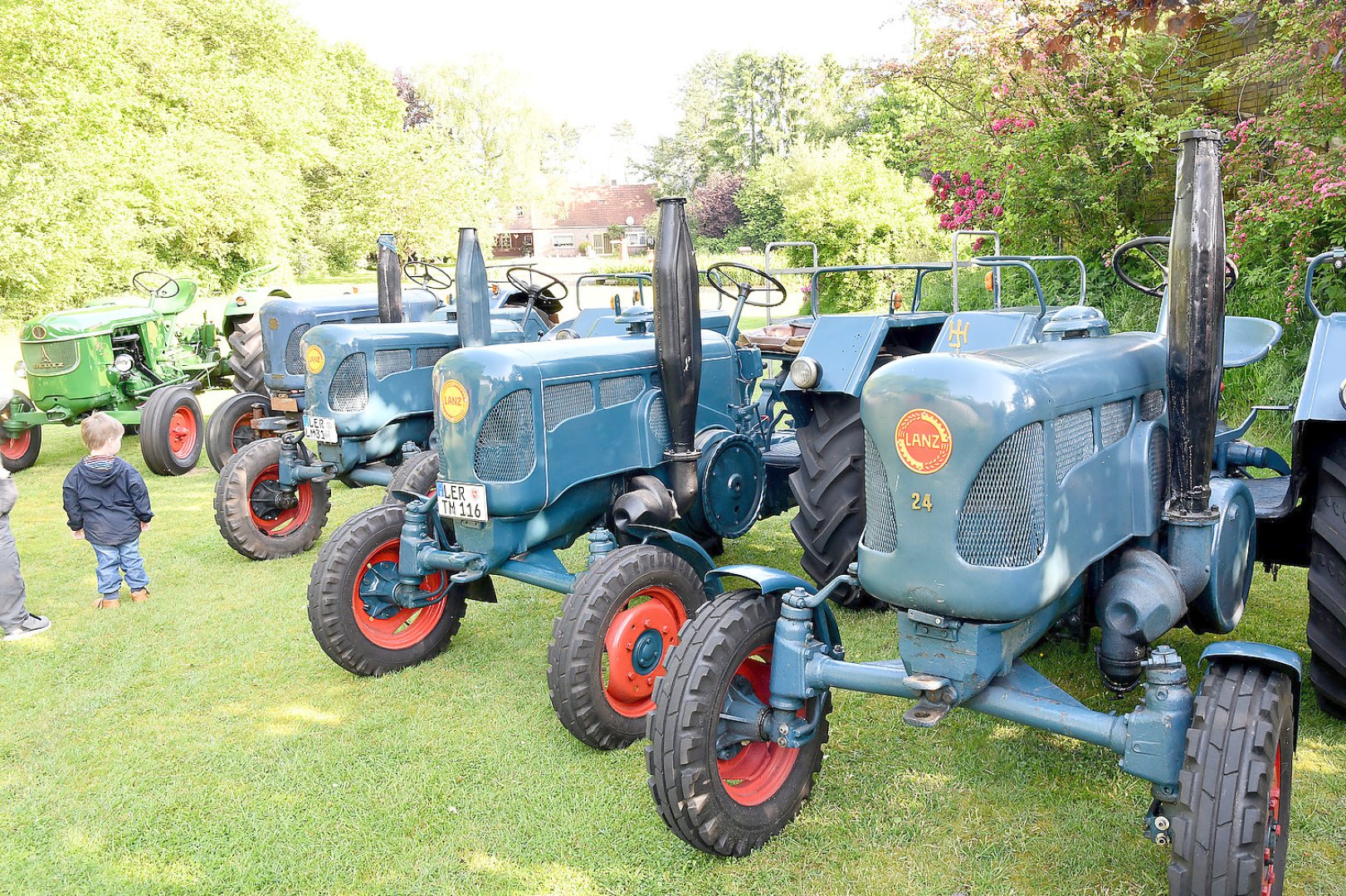 Zahlreiche Oldtimer in Schwerinsdorf - Bild 3