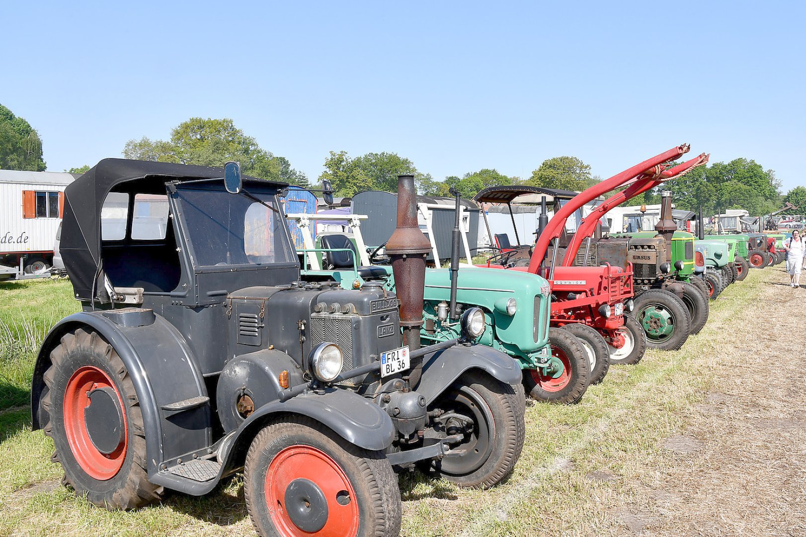 Zahlreiche Oldtimer in Schwerinsdorf - Bild 7