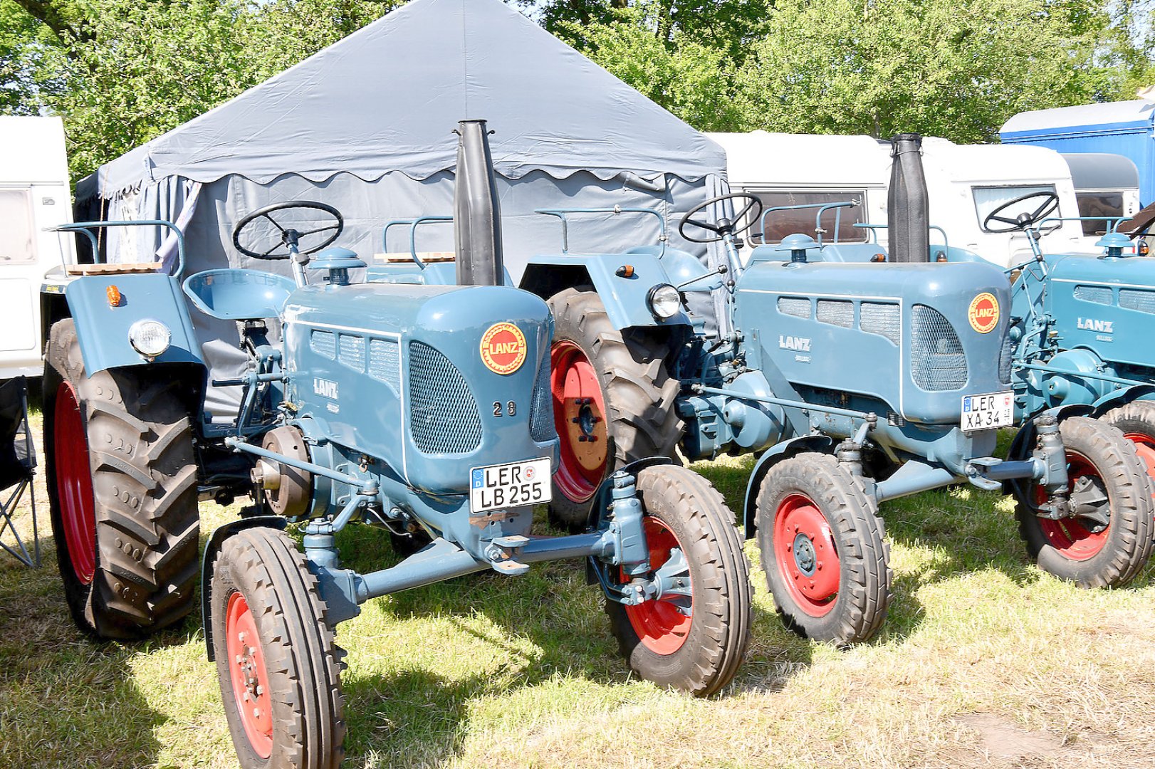 Zahlreiche Oldtimer in Schwerinsdorf - Bild 17