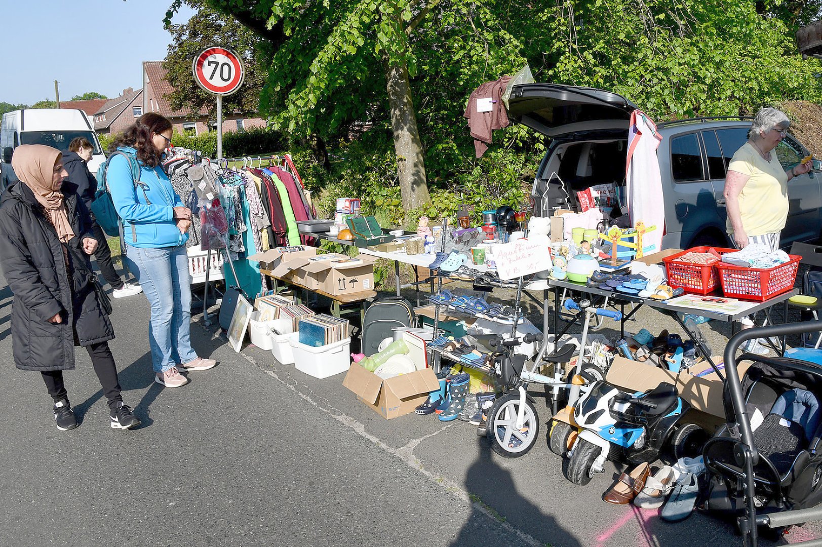 Großer Flohmarkt in Schwerinsdorf  - Bild 1