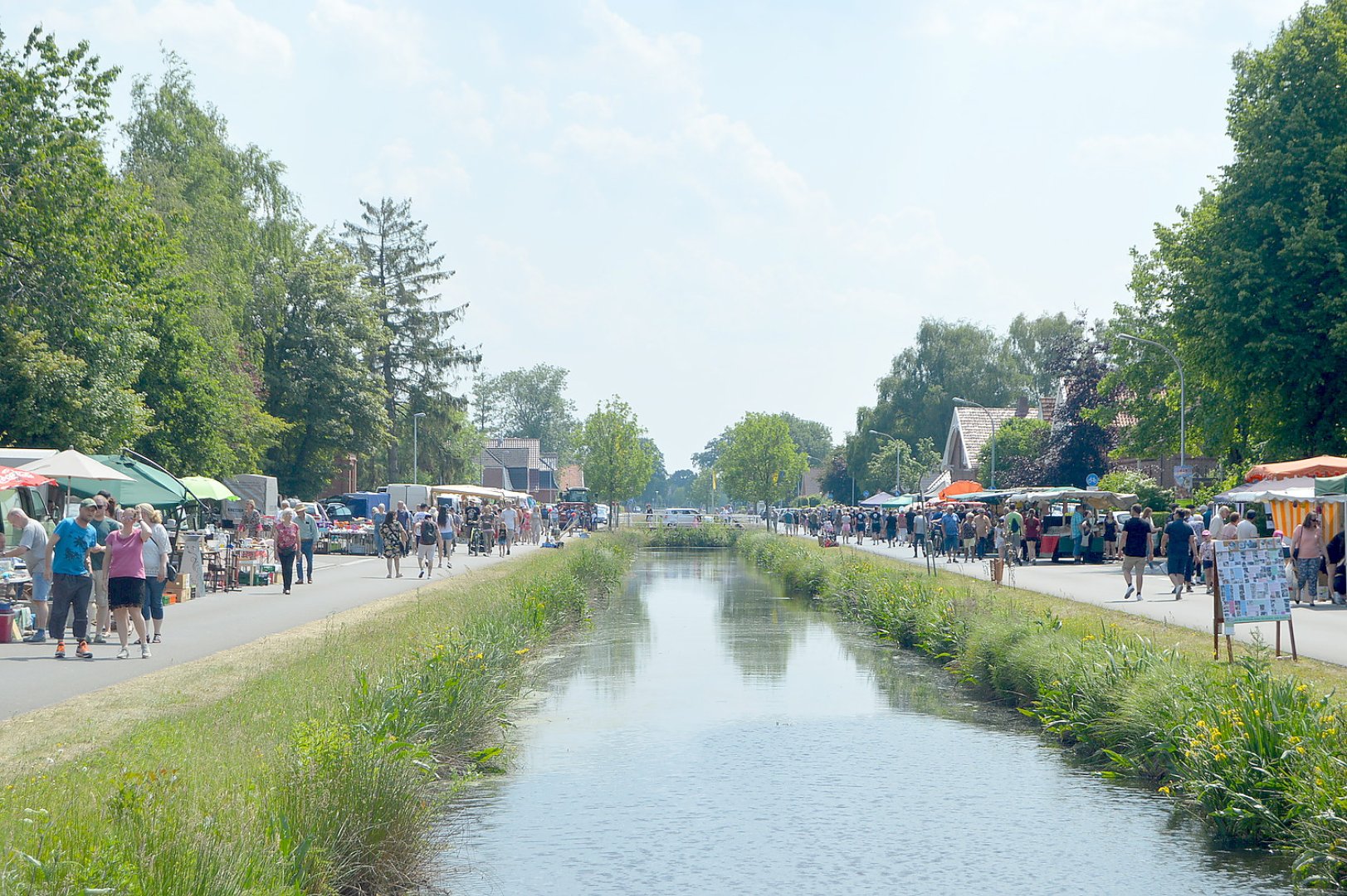 Sommerwetter bei Fehntjer Rathausfest - Bild 23