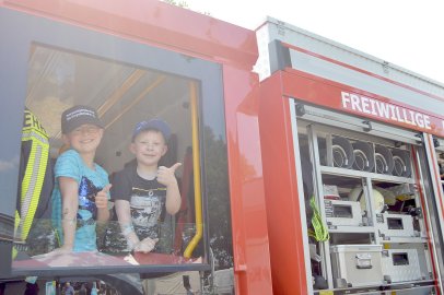 Sommerwetter bei Fehntjer Rathausfest - Bild 29