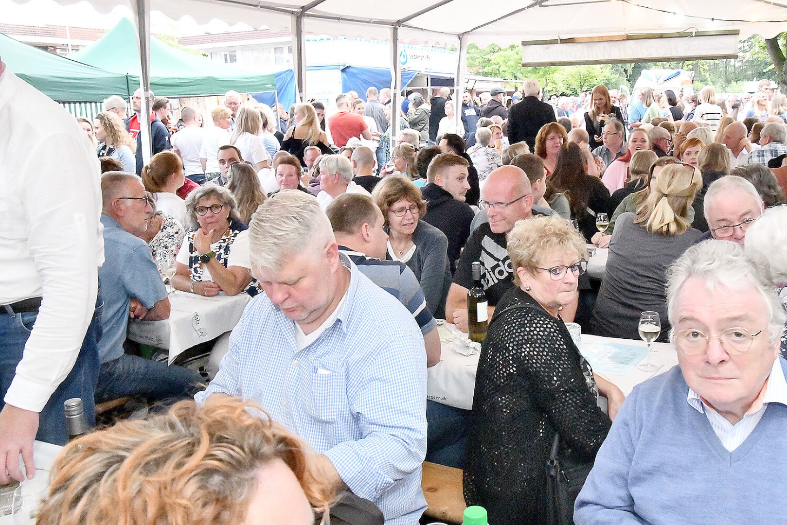 Impressionen vom Moormerländer Weinfest - Bild 1