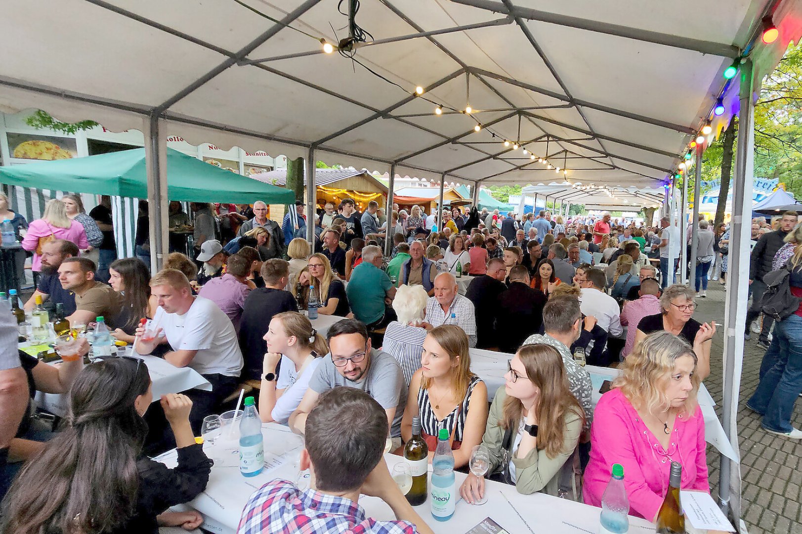 Impressionen vom Moormerländer Weinfest - Bild 6