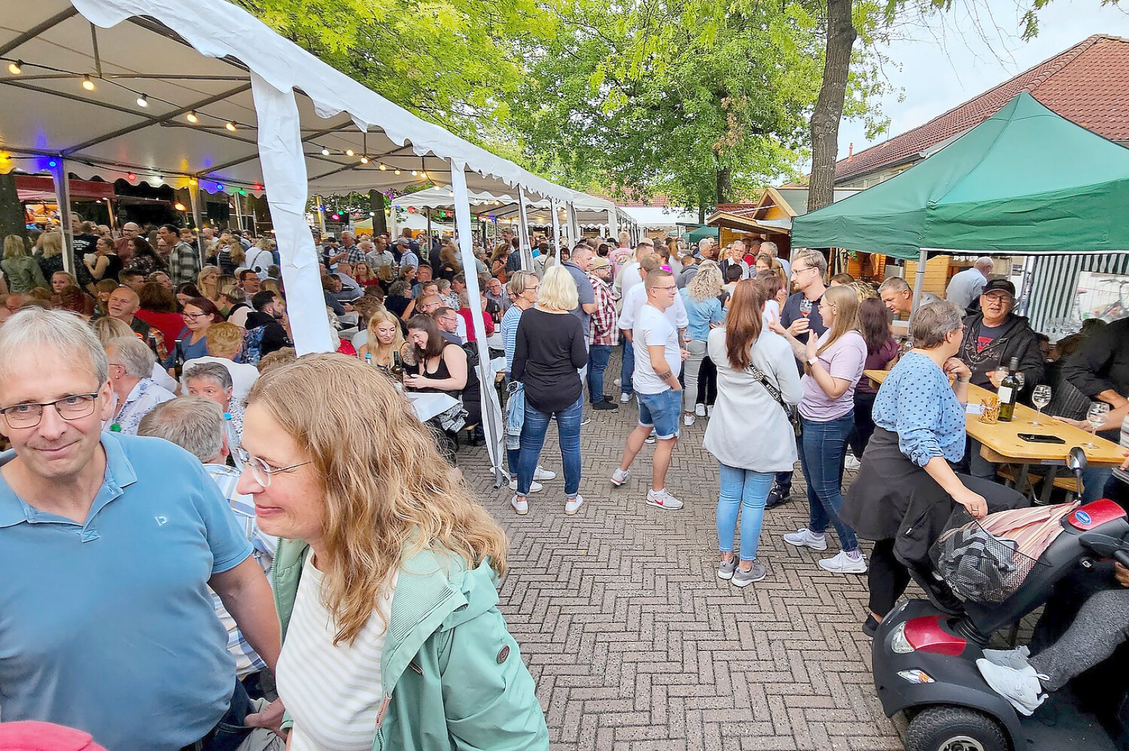 Impressionen vom Moormerländer Weinfest - Bild 11