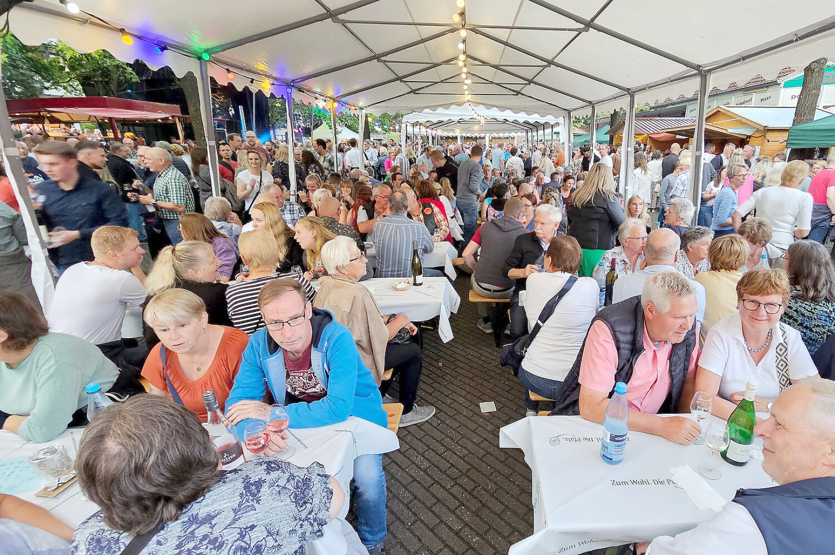 Impressionen vom Moormerländer Weinfest - Bild 14