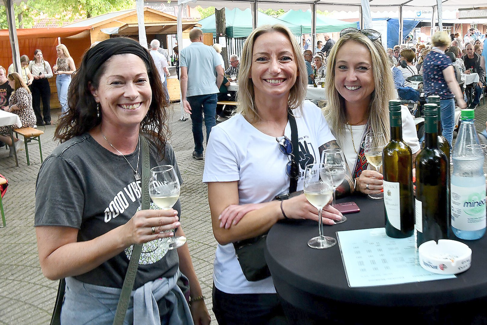 Impressionen vom Moormerländer Weinfest - Bild 17