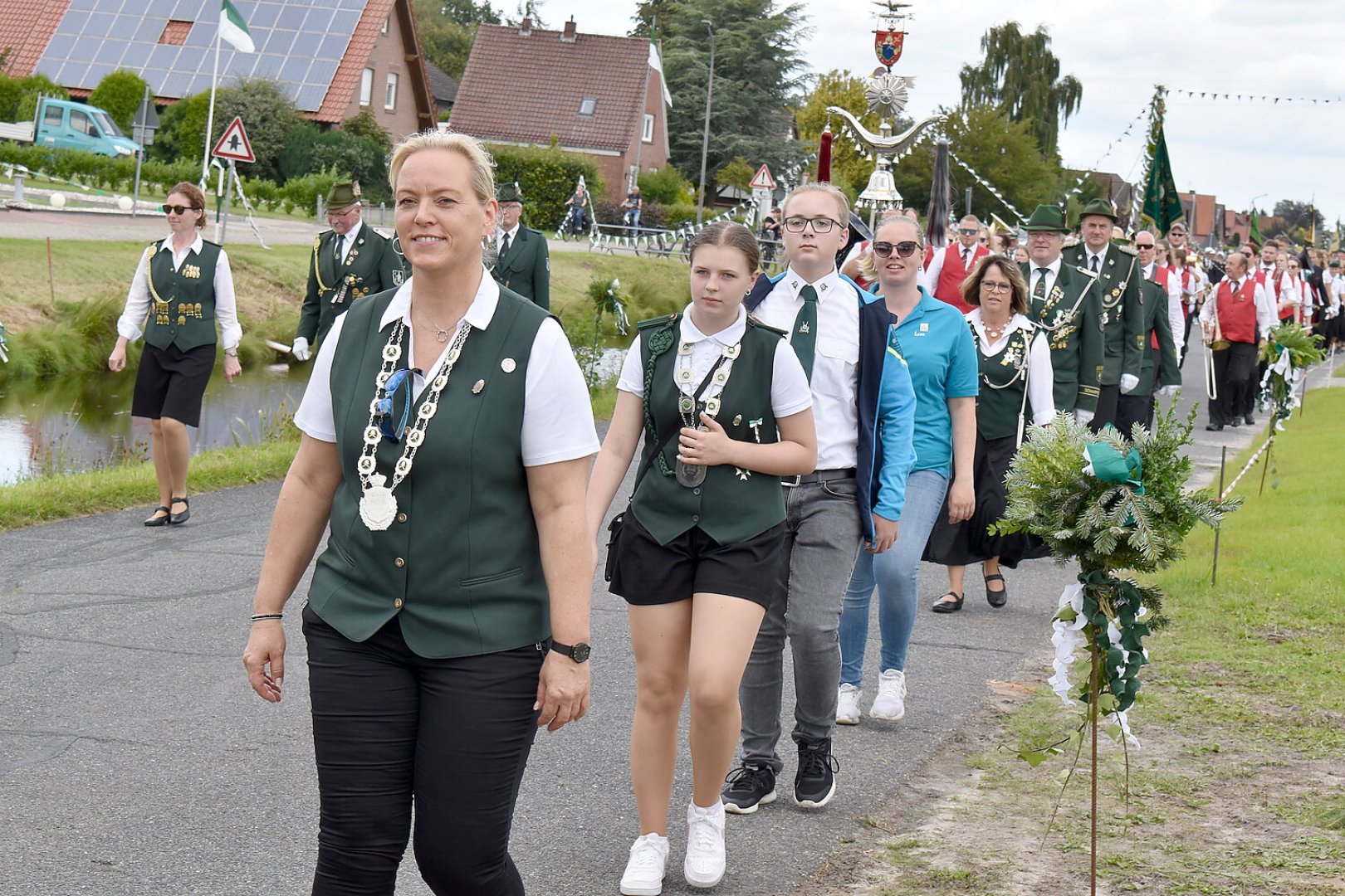 Der Schützenfest-Sonntag in Ostrhauderfehn - Bild 13