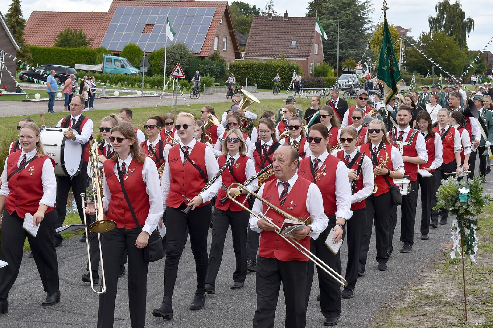 Der Schützenfest-Sonntag in Ostrhauderfehn - Bild 18