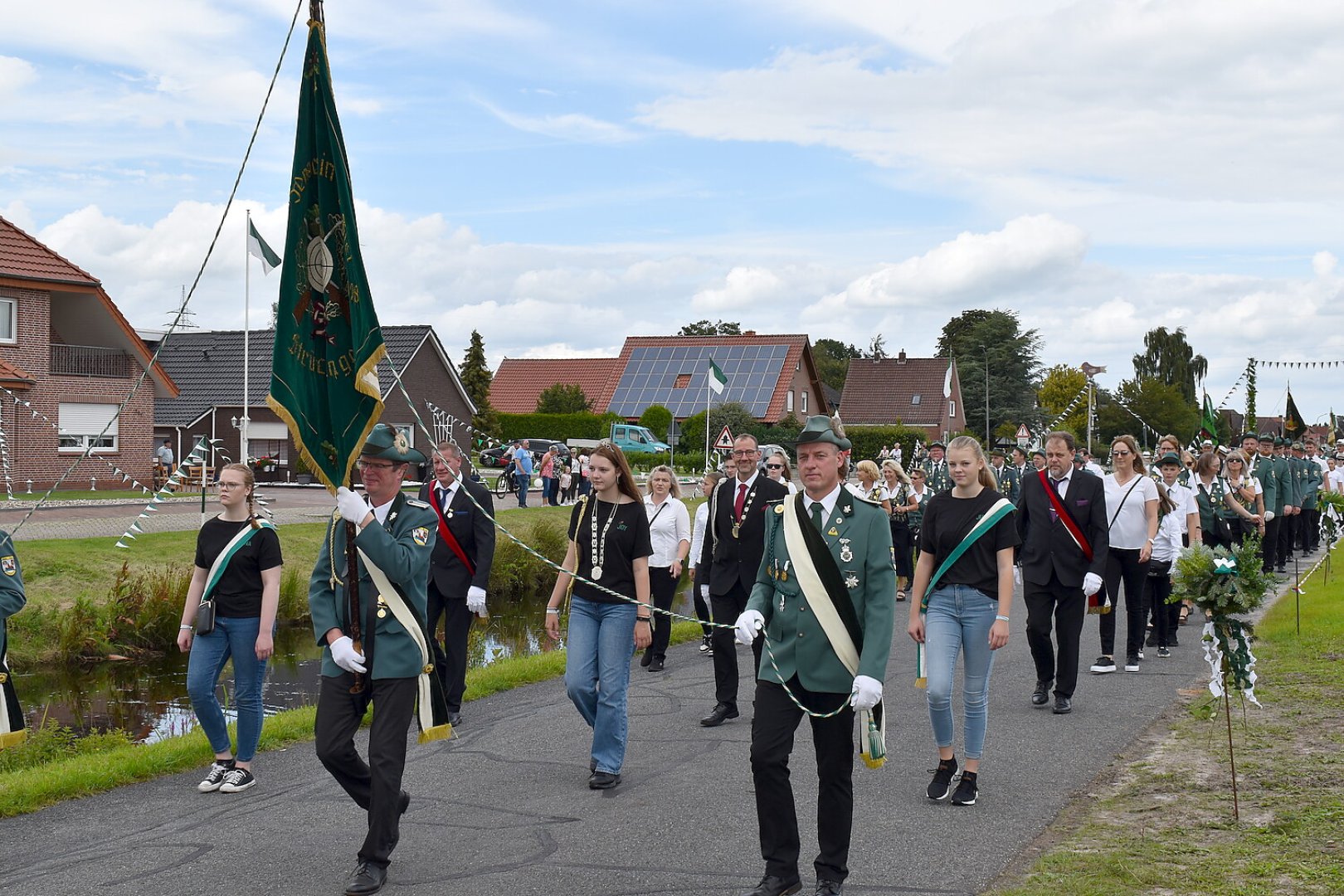 Der Schützenfest-Sonntag in Ostrhauderfehn - Bild 22