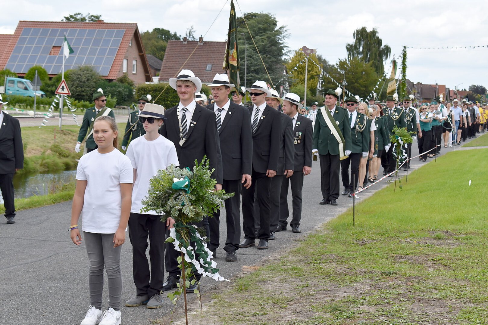 Der Schützenfest-Sonntag in Ostrhauderfehn - Bild 32