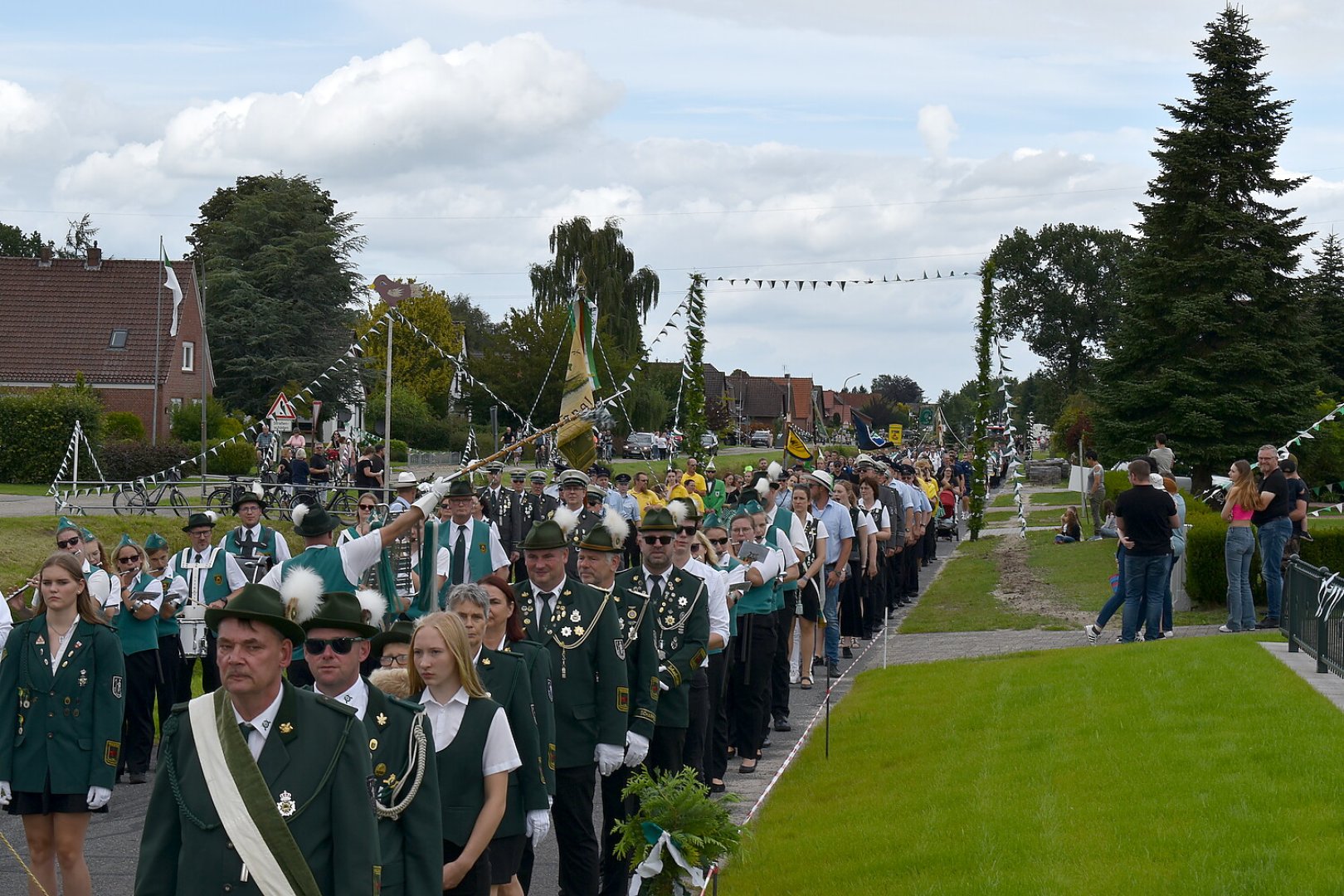 Der Schützenfest-Sonntag in Ostrhauderfehn - Bild 34