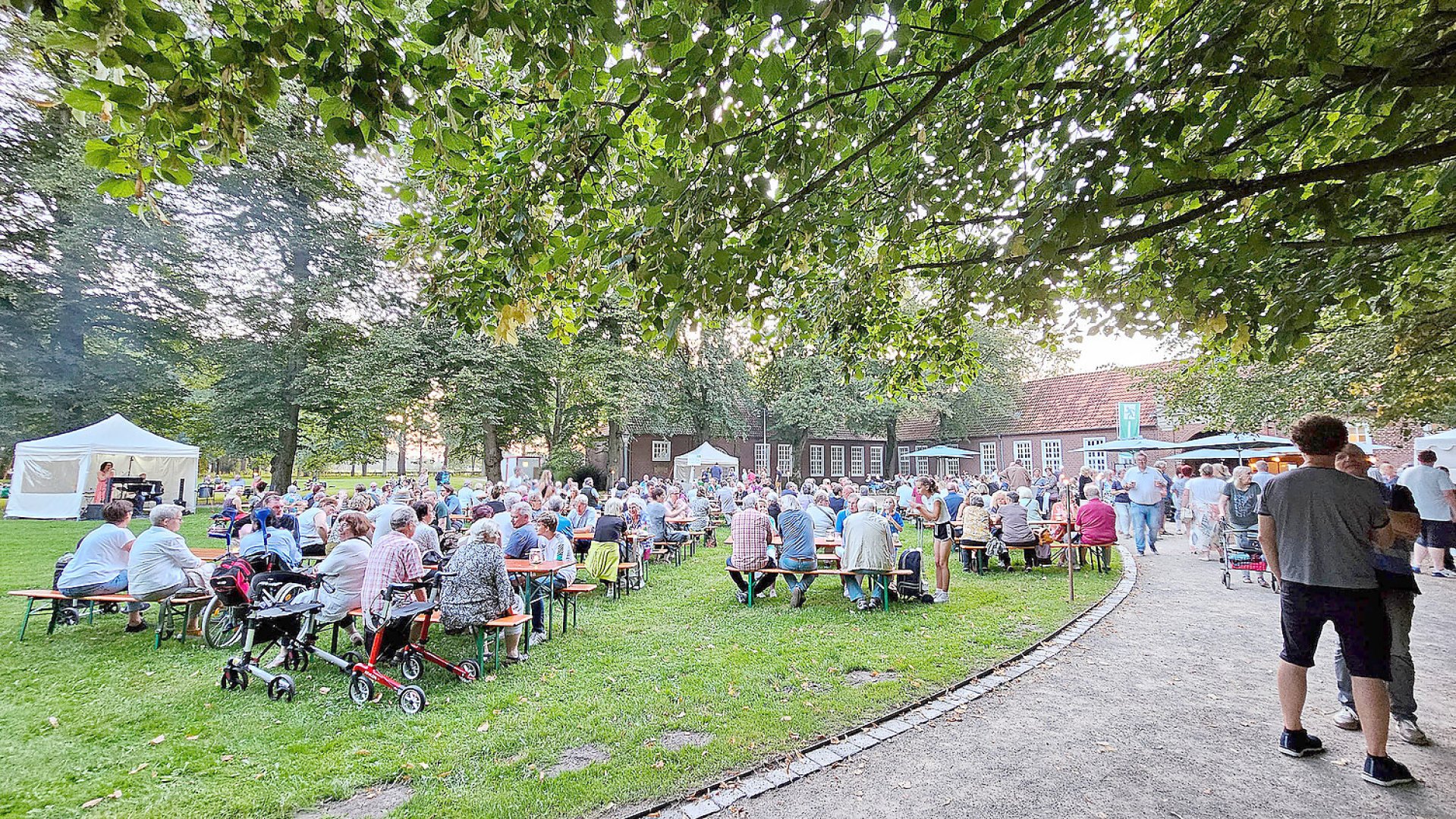 Lüch un Spööl im Leeraner Evenburg-Park - Bild 5