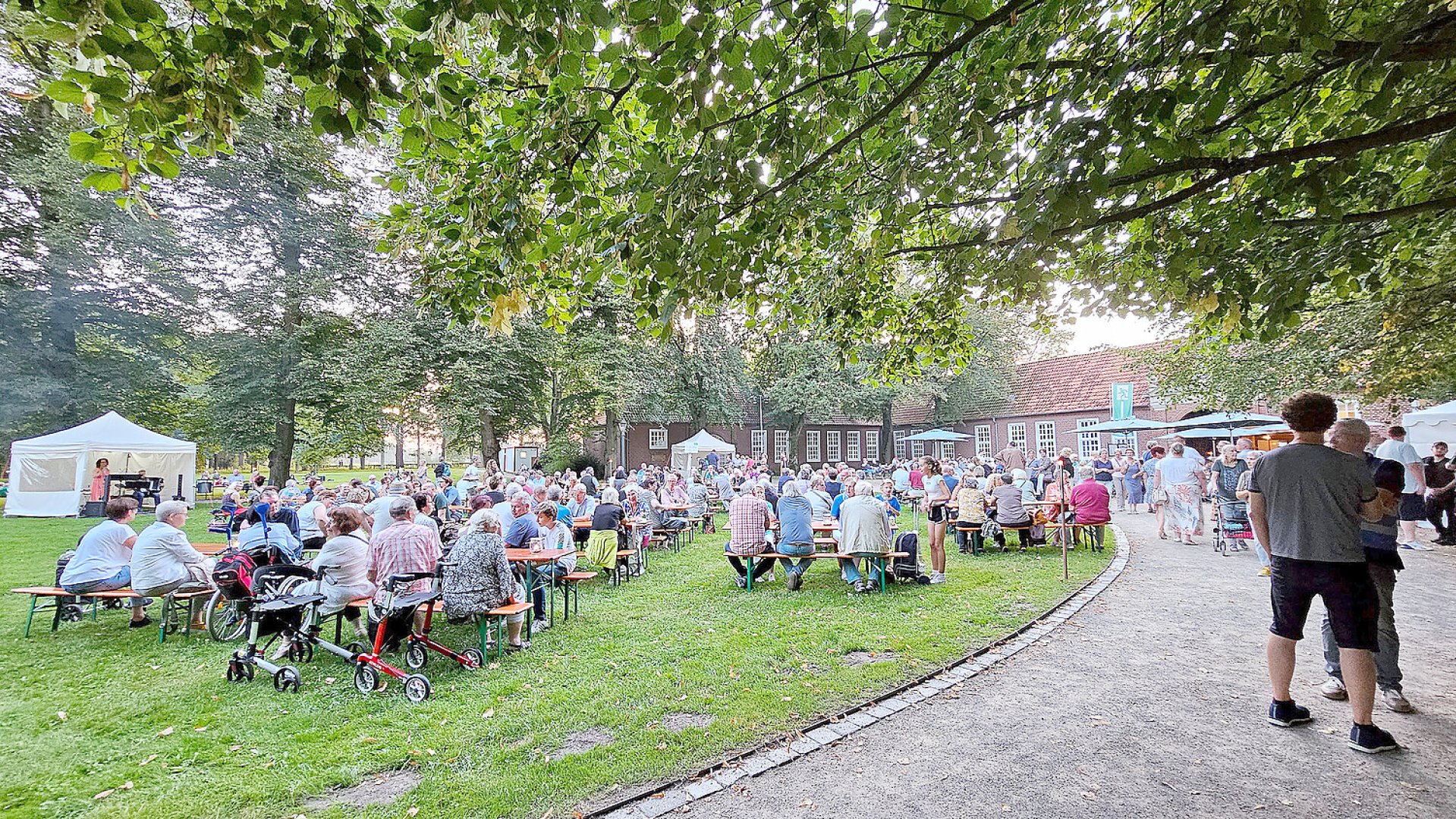 Lüch un Spööl im Leeraner Evenburg-Park - Bild 173