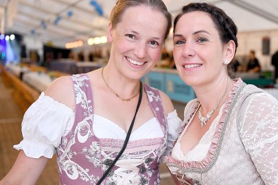 Zünftiges Oktoberfest in Holtland - Bild 2