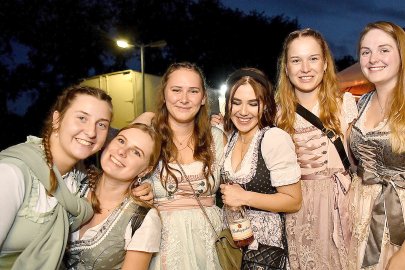 Zünftiges Oktoberfest in Holtland - Bild 4