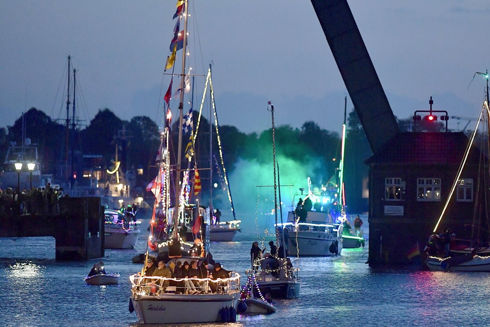 Lampionfahrt über den Hafen  - Bild 1