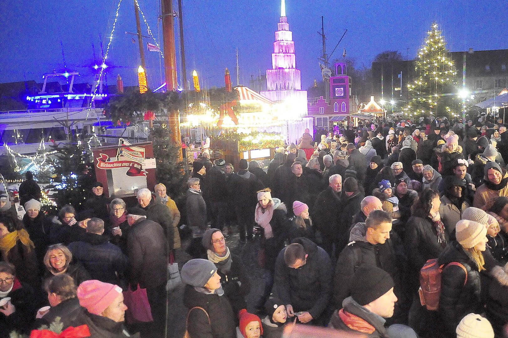 So schön war der Wiehnachtsmarkt achter d' Waag 2022 - Bild 1