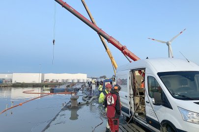 Impressionen der Bergung des Binnenschiffs "Sabine" im Emder Hafen. - Bild 3