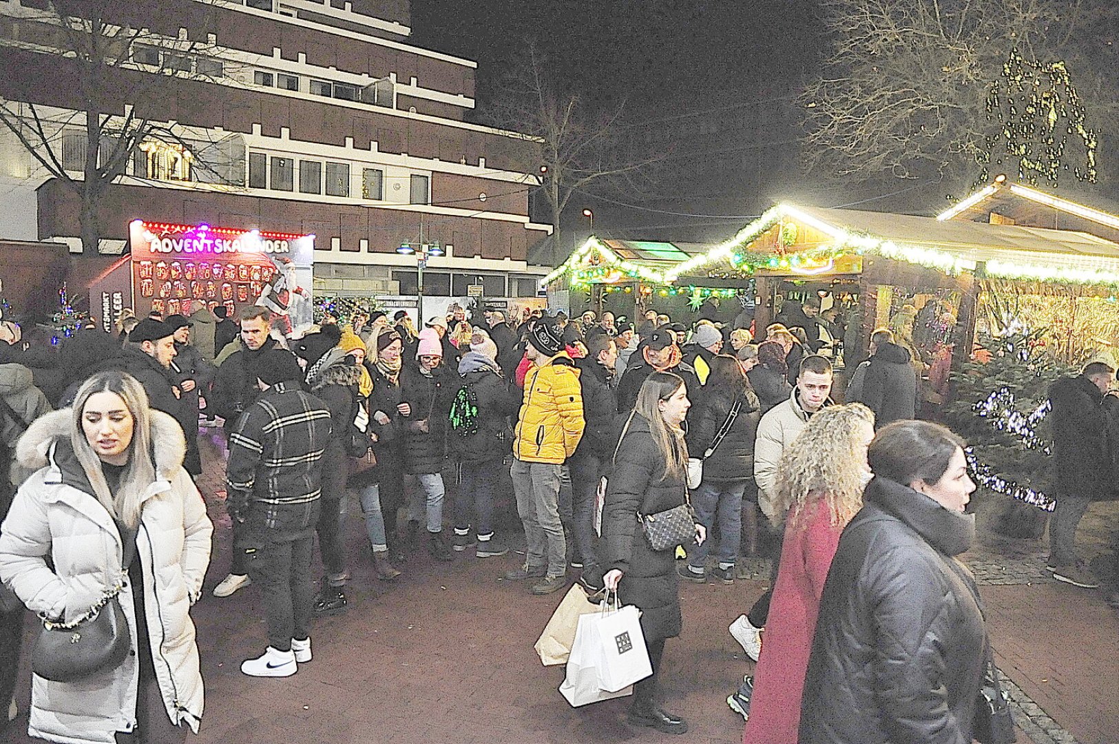 Der Weihnachtsmarkt in Leer am ersten Adventswochenende - Bild 17