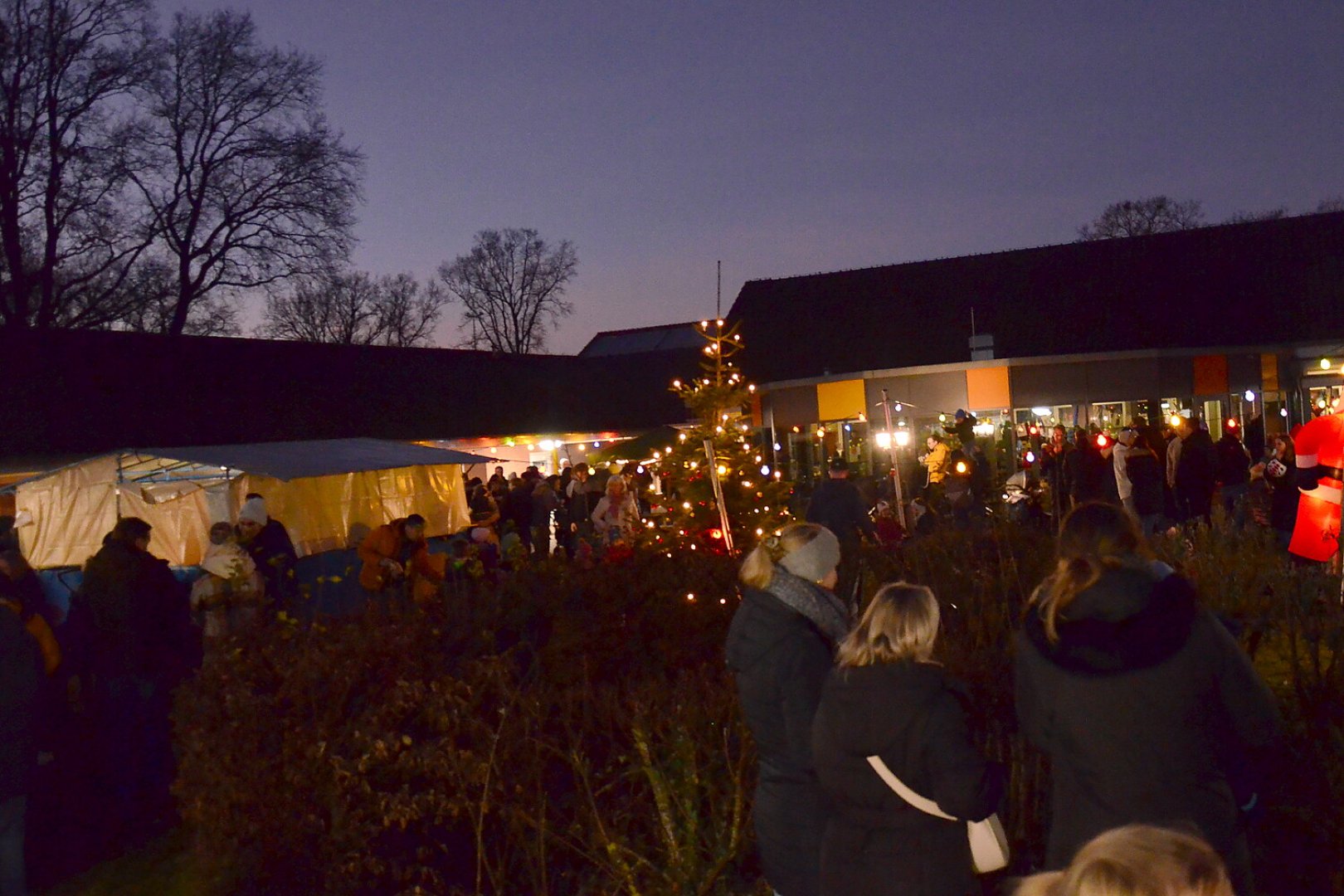 Lüttje Wiehnachtsmarkt in Hollen - Bild 1