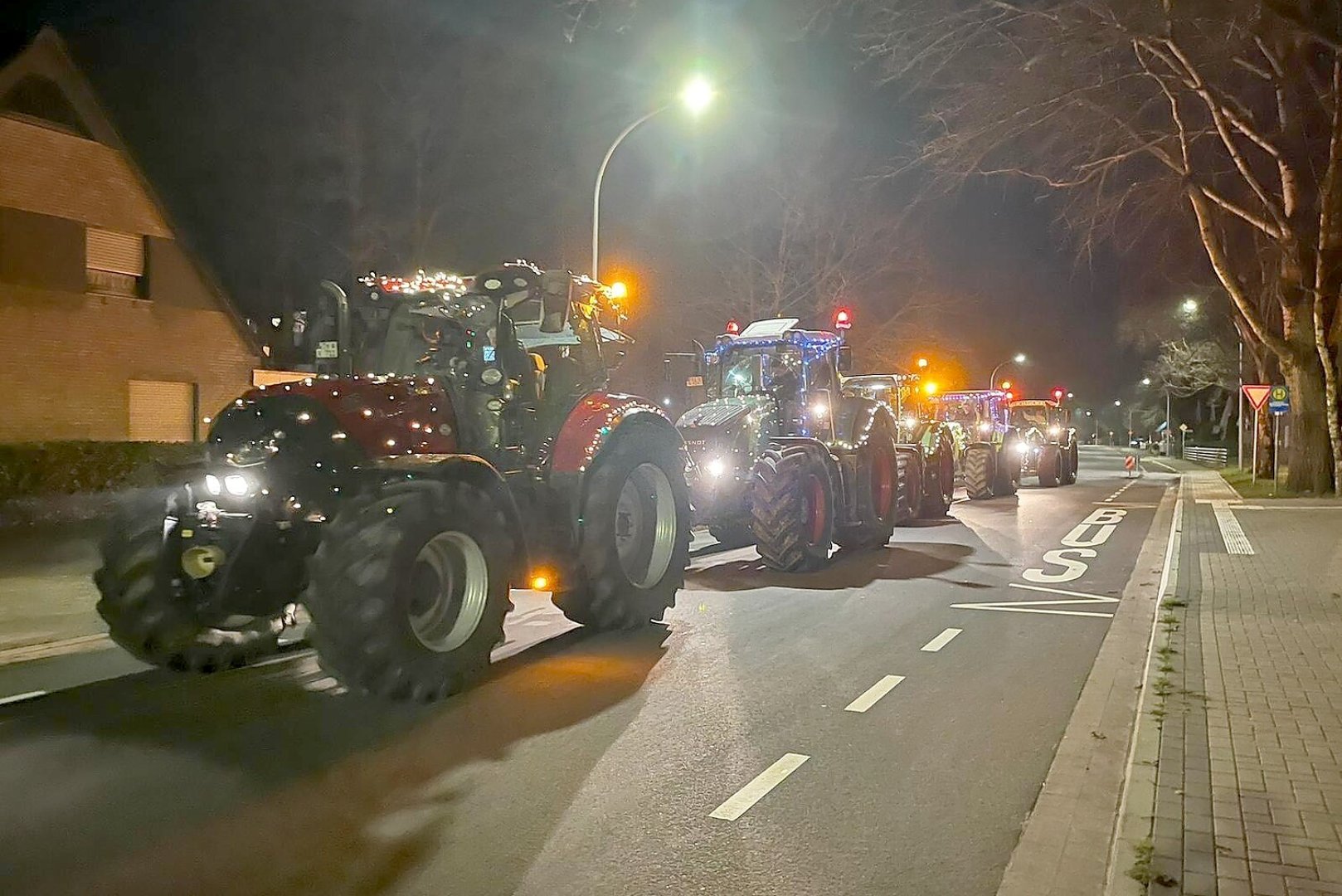 Abgesagte Lichterfahrt in der Krummhörn – das sind die Trecker - Bild 9