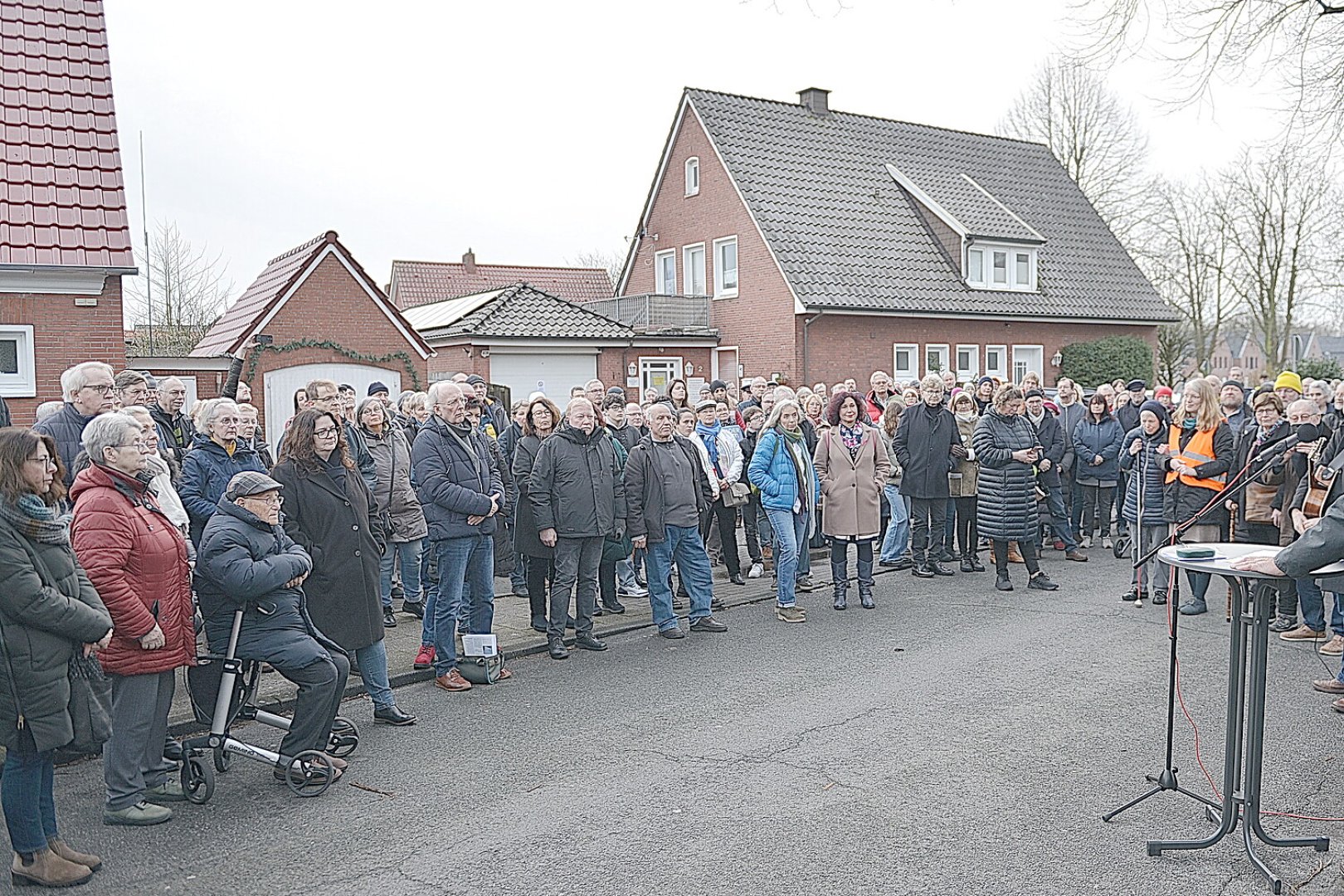 Mahnwache am jüdischen Friedhof - Bild 1