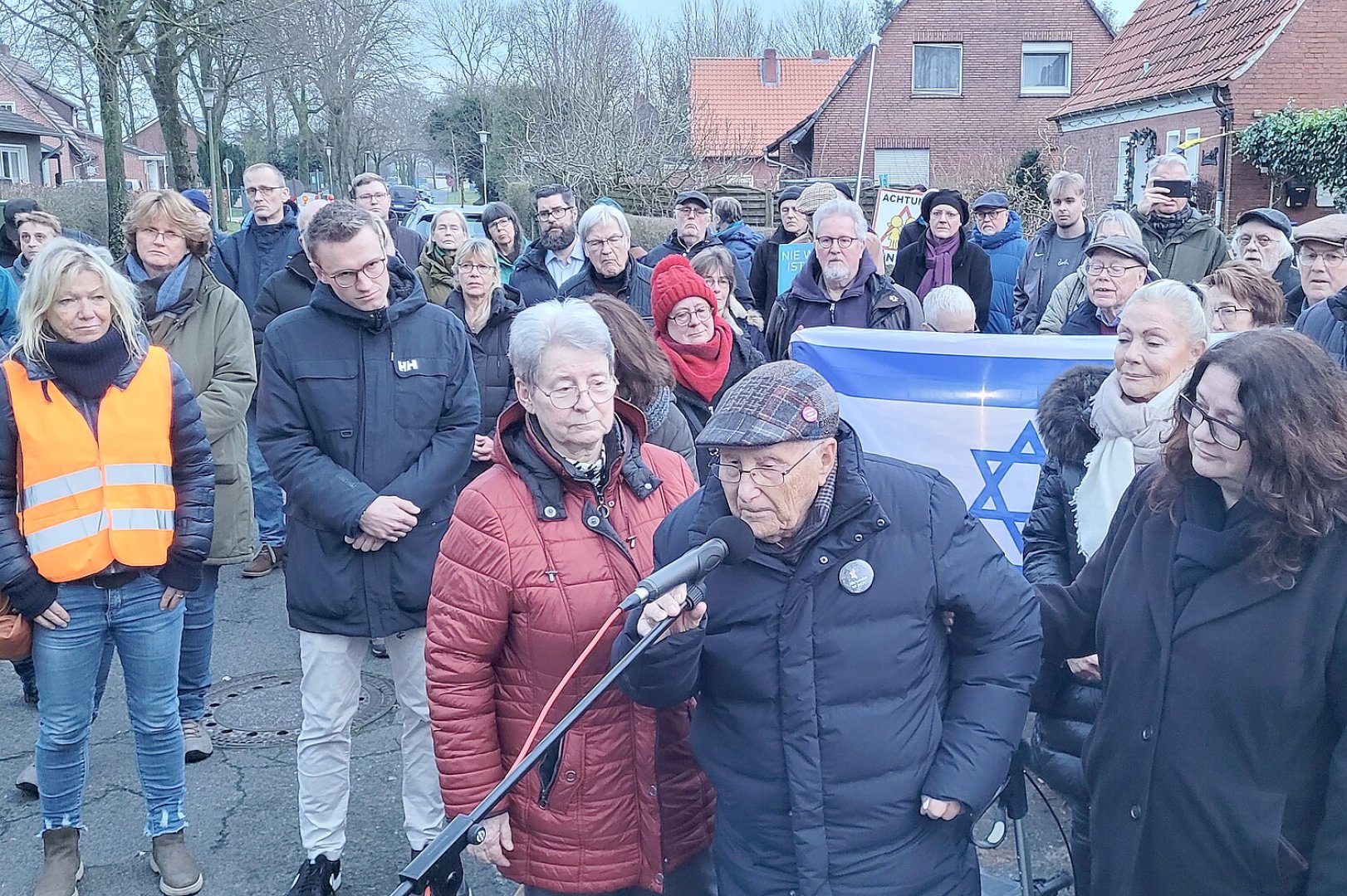 Mahnwache am jüdischen Friedhof - Bild 4