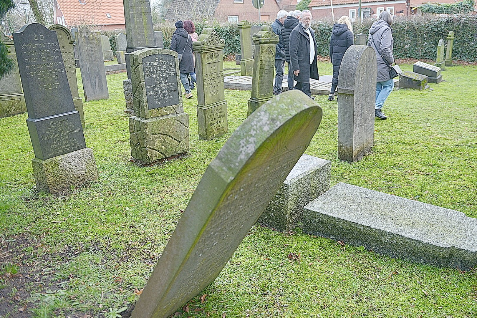 Mahnwache am jüdischen Friedhof - Bild 5